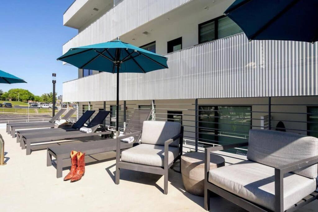 Stylish Downtown Condo W/ Pool & Parking Нэшвилл Экстерьер фото