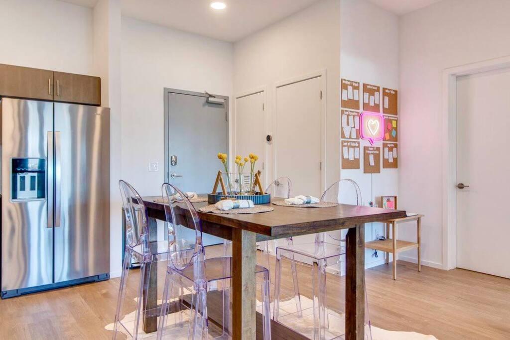 Stylish Downtown Condo W/ Pool & Parking Нэшвилл Экстерьер фото