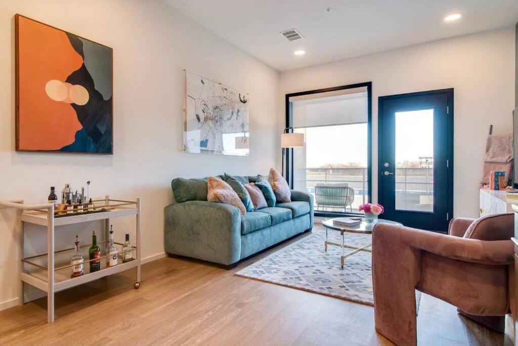 Stylish Downtown Condo W/ Pool & Parking Нэшвилл Экстерьер фото