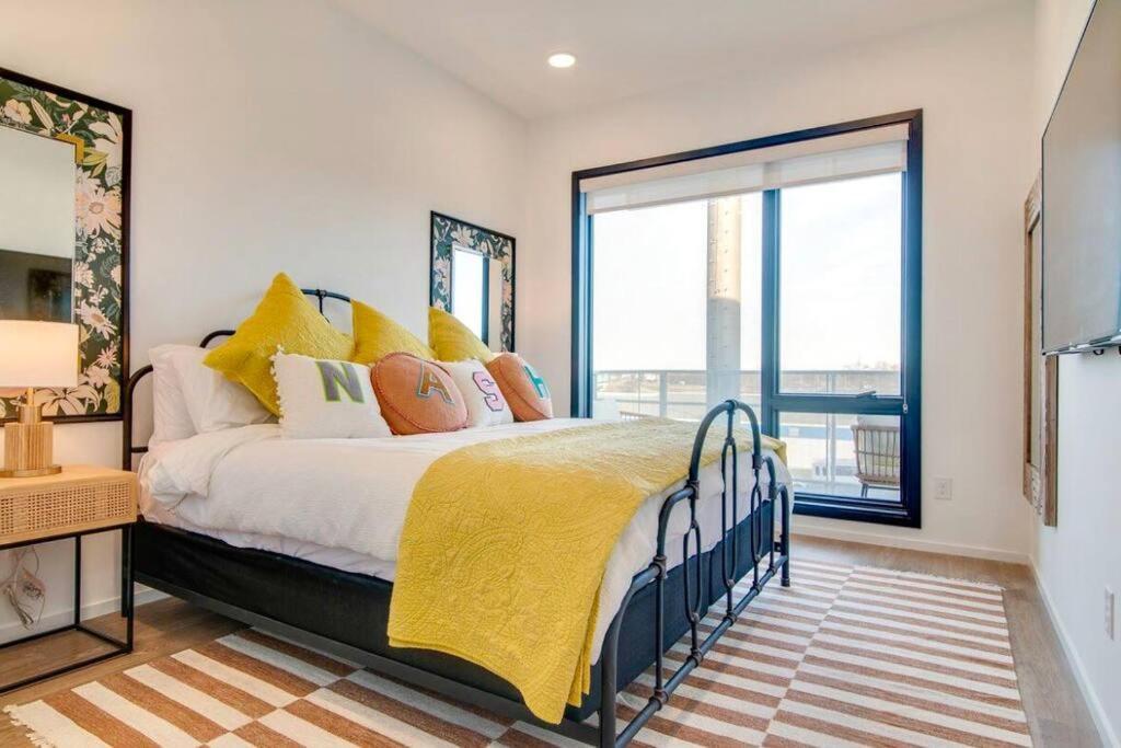 Stylish Downtown Condo W/ Pool & Parking Нэшвилл Экстерьер фото